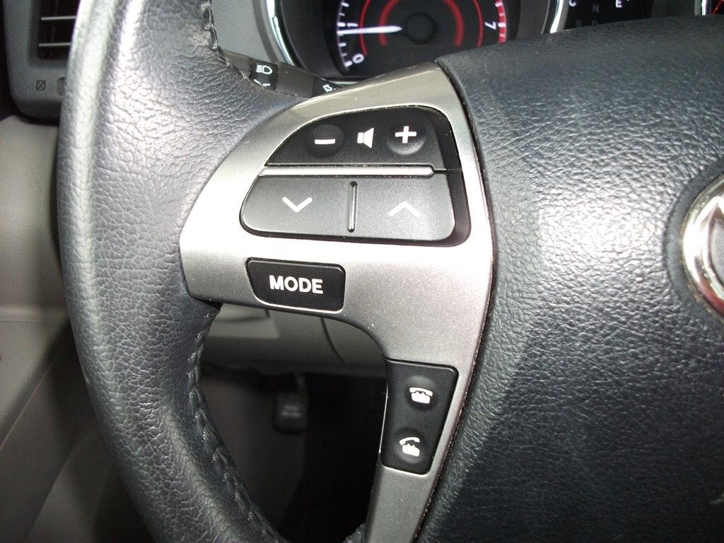 Toyota Highlander Base 2WD V6 2013