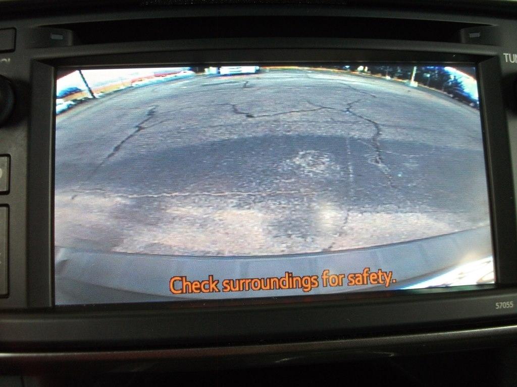 Toyota Highlander Base 2WD V6 2013