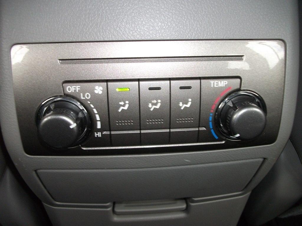 Toyota Highlander Base 2WD V6 2013