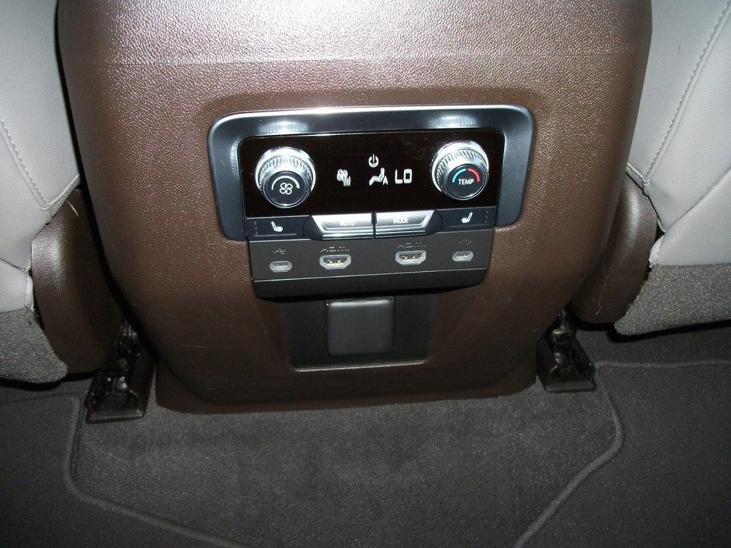 GMC Yukon SLT 2WD 2021
