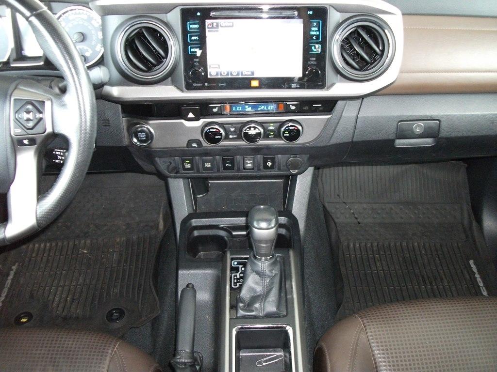 Toyota Tacoma Limited Double Cab V6 6AT 2WD 2017