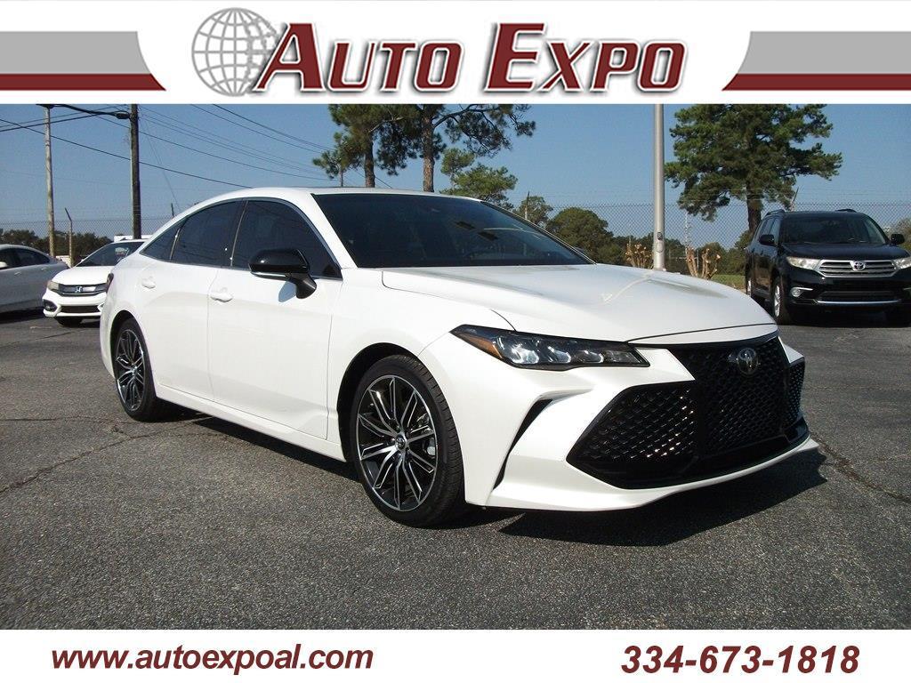 White 2019 Toyota Avalon Sedan Front-Wheel Drive Automatic