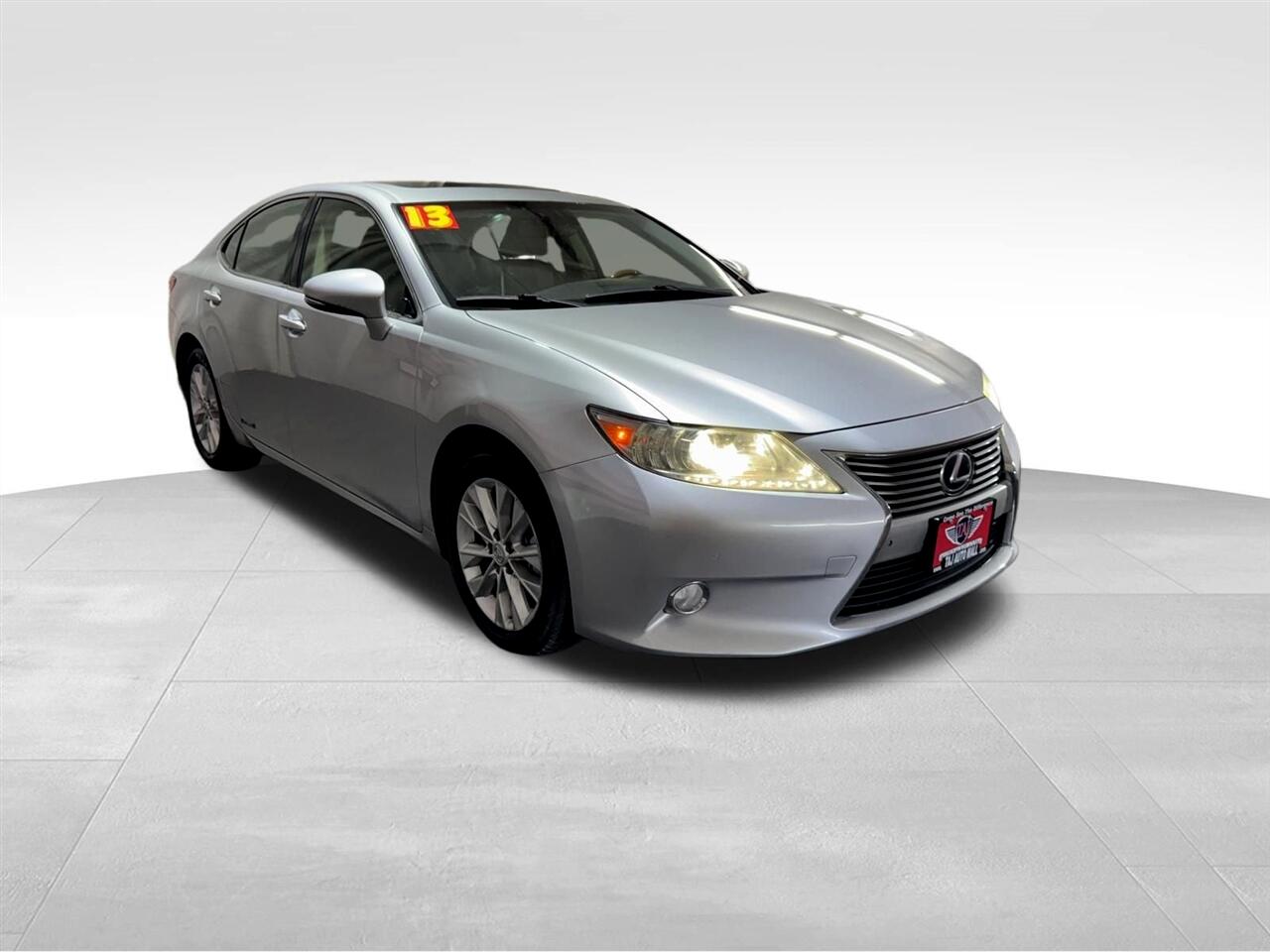 2013 Lexus ES 300h photo 3