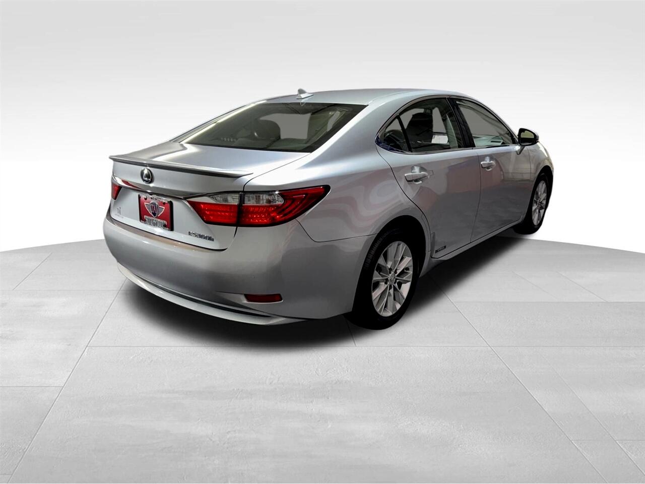 2013 Lexus ES 300h photo 4
