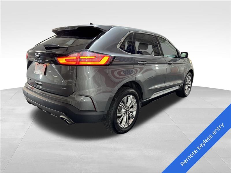 2024 Ford Edge Titanium photo 2