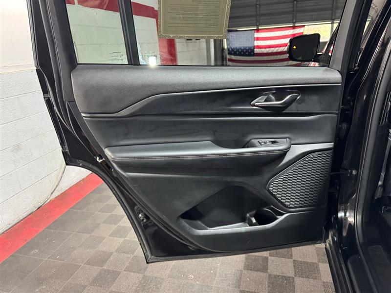 Jeep Grand Cherokee L Laredo 4WD 2024