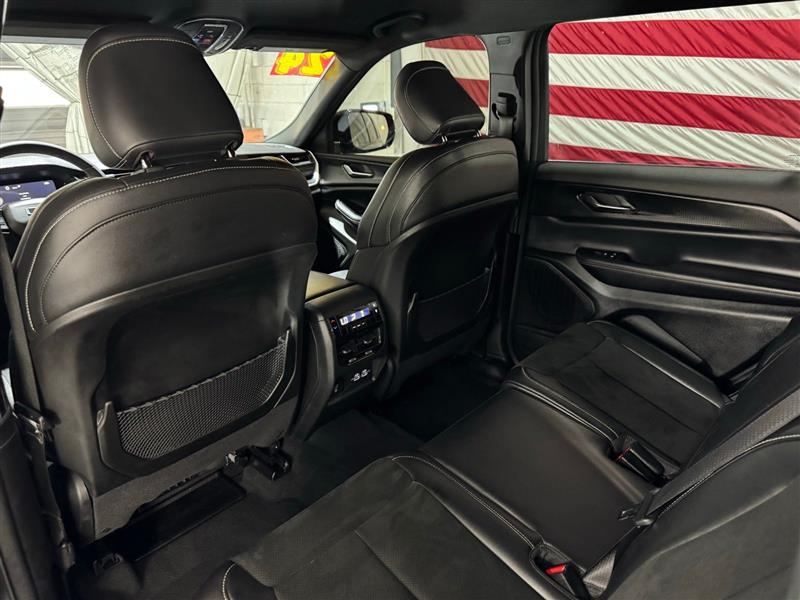 Jeep Grand Cherokee L Laredo 4WD 2024