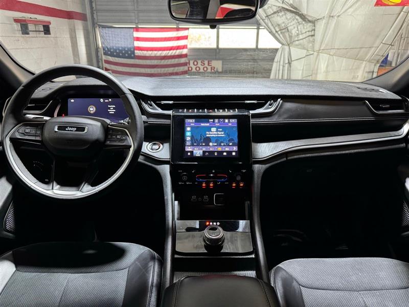 Jeep Grand Cherokee L Laredo 4WD 2024