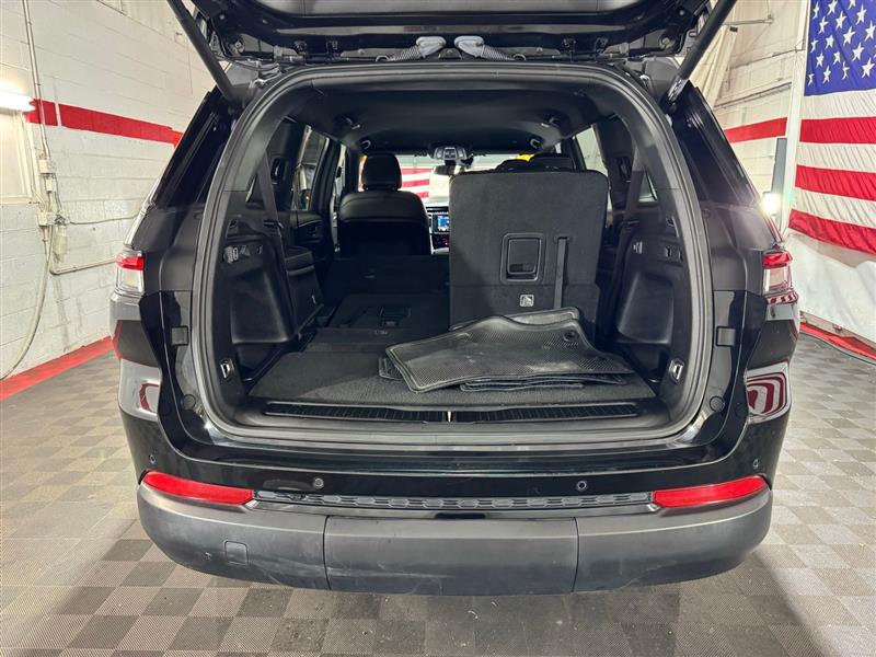 Jeep Grand Cherokee L Laredo 4WD 2024