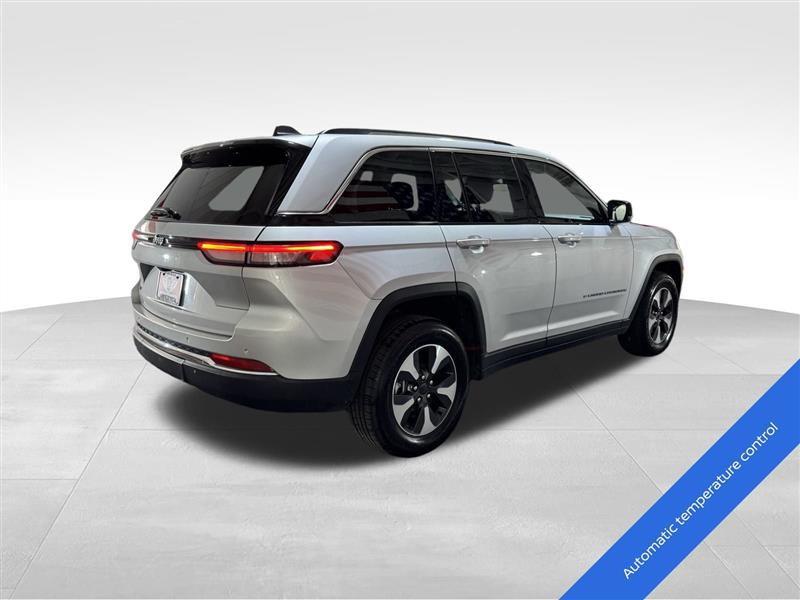 2023 Jeep Cherokee 4xe photo 2