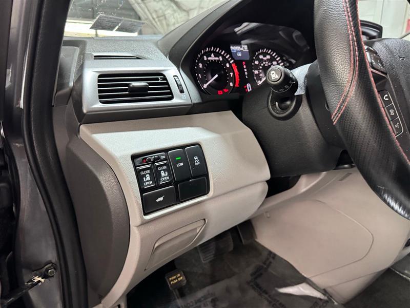 2014 Honda Odyssey EX-L photo 23