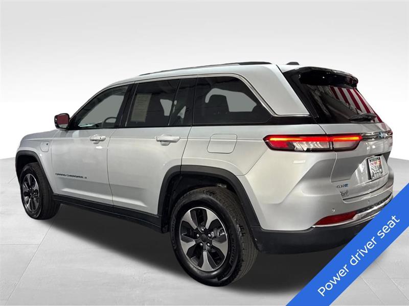2023 Jeep Cherokee Base photo 4