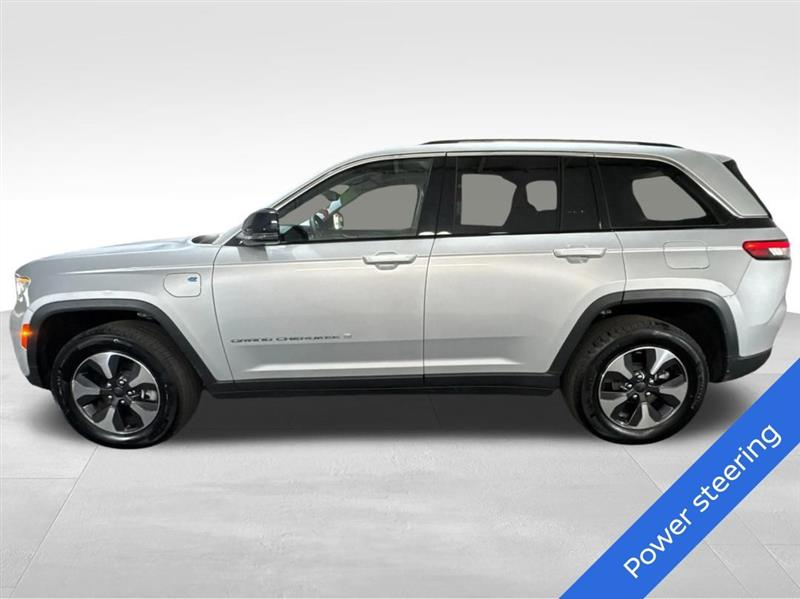 2023 Jeep Cherokee Base photo 5