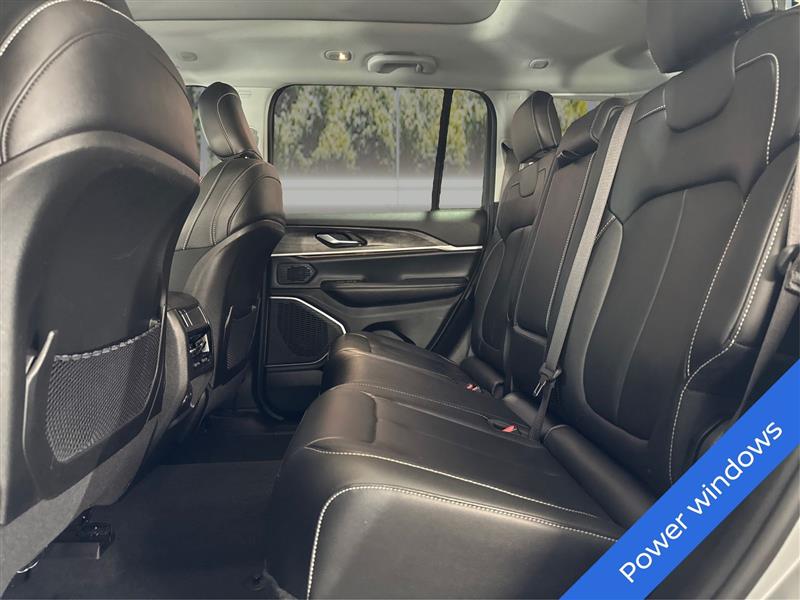 2023 Jeep Cherokee Base photo 7