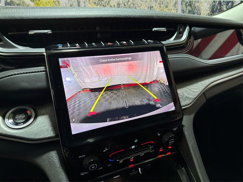 2023 Jeep Cherokee Base photo 25