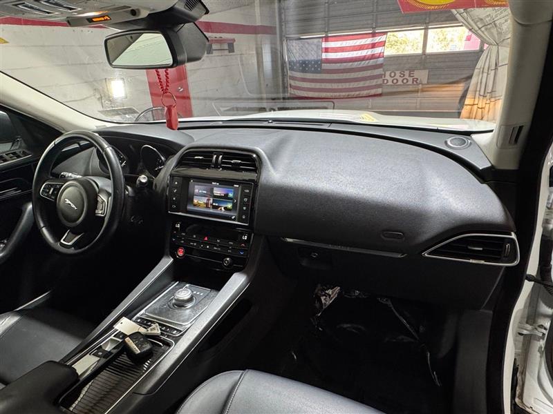 Jaguar F-Pace 25t Premium 2018