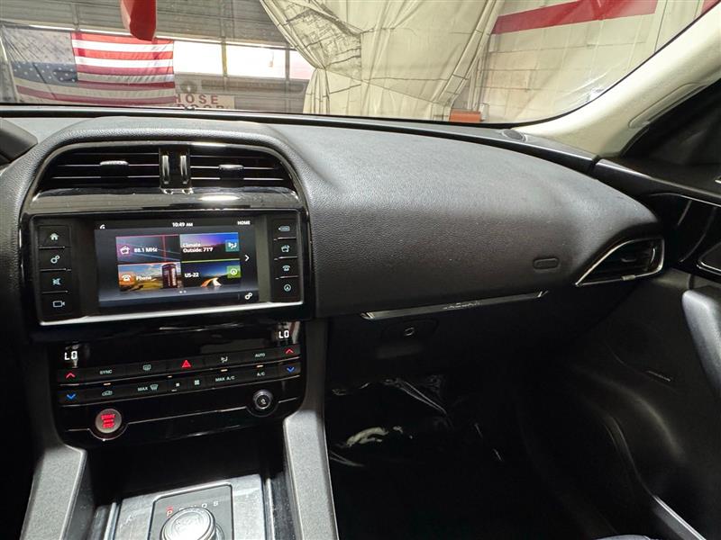 Jaguar F-Pace 25t Premium 2018