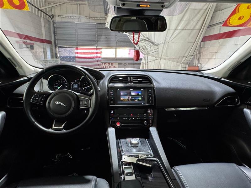 Jaguar F-Pace 25t Premium 2018