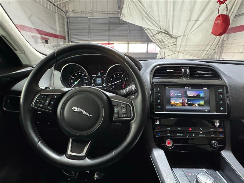 Jaguar F-Pace 25t Premium 2018