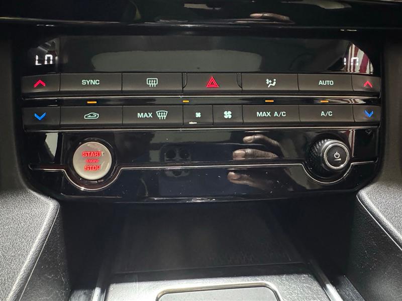 Jaguar F-Pace 25t Premium 2018