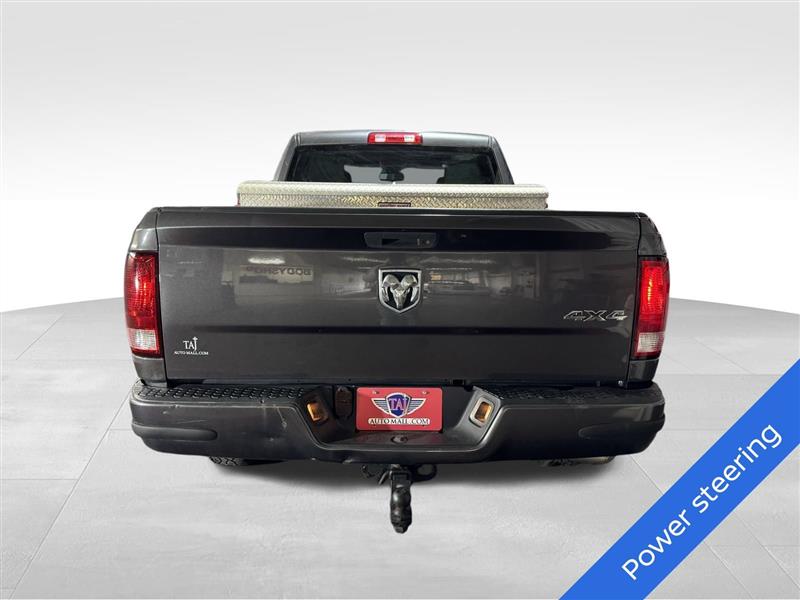 RAM 1500 Tradesman Quad Cab 4WD 2016 RAM 1500 Tradesman Quad Cab 4WD 2016