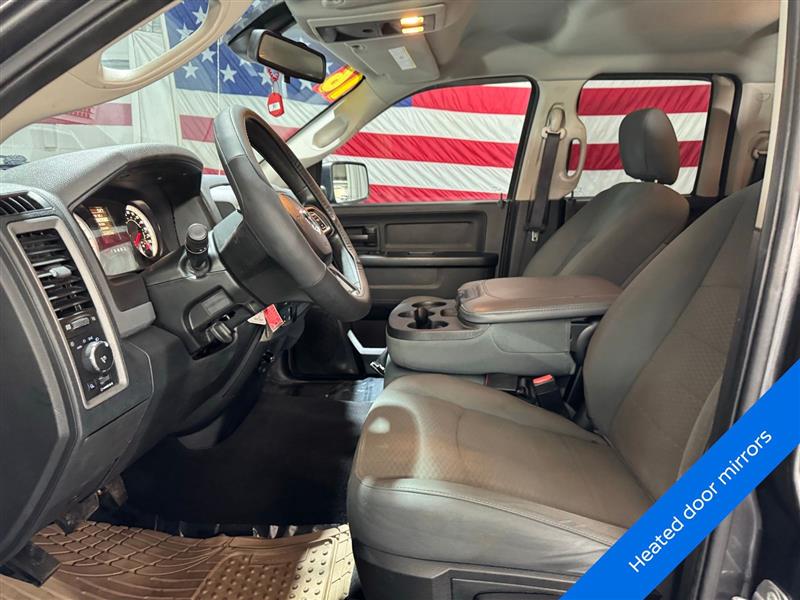 RAM 1500 Tradesman Quad Cab 4WD 2016 RAM 1500 Tradesman Quad Cab 4WD 2016