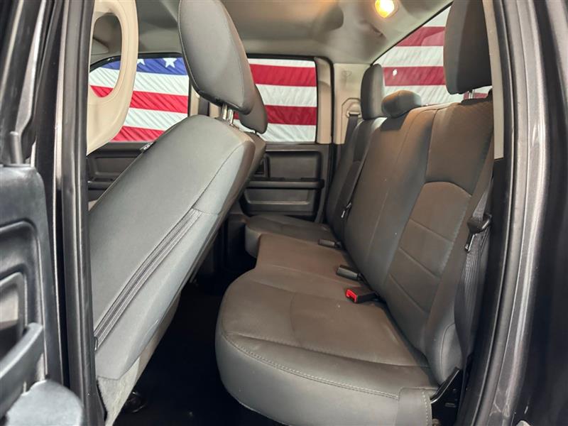 RAM 1500 Tradesman Quad Cab 4WD 2016 RAM 1500 Tradesman Quad Cab 4WD 2016