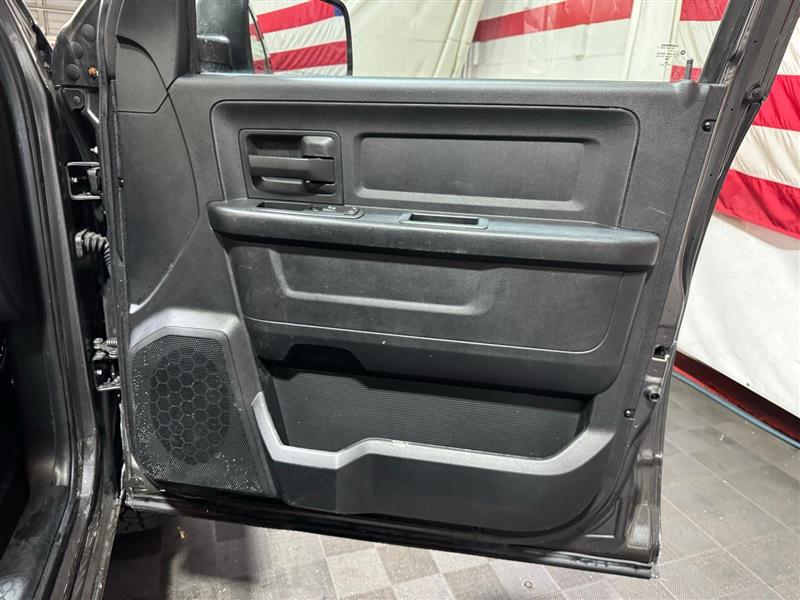 RAM 1500 Tradesman Quad Cab 4WD 2016 RAM 1500 Tradesman Quad Cab 4WD 2016