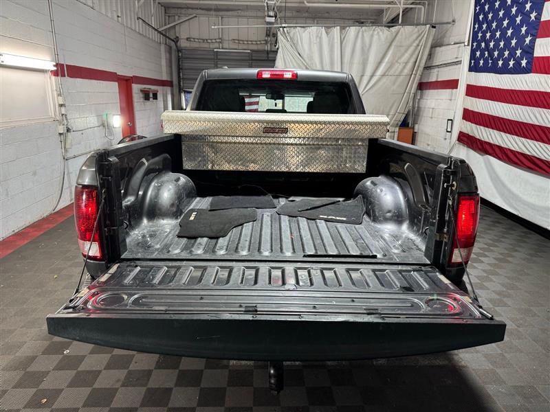 RAM 1500 Tradesman Quad Cab 4WD 2016 RAM 1500 Tradesman Quad Cab 4WD 2016