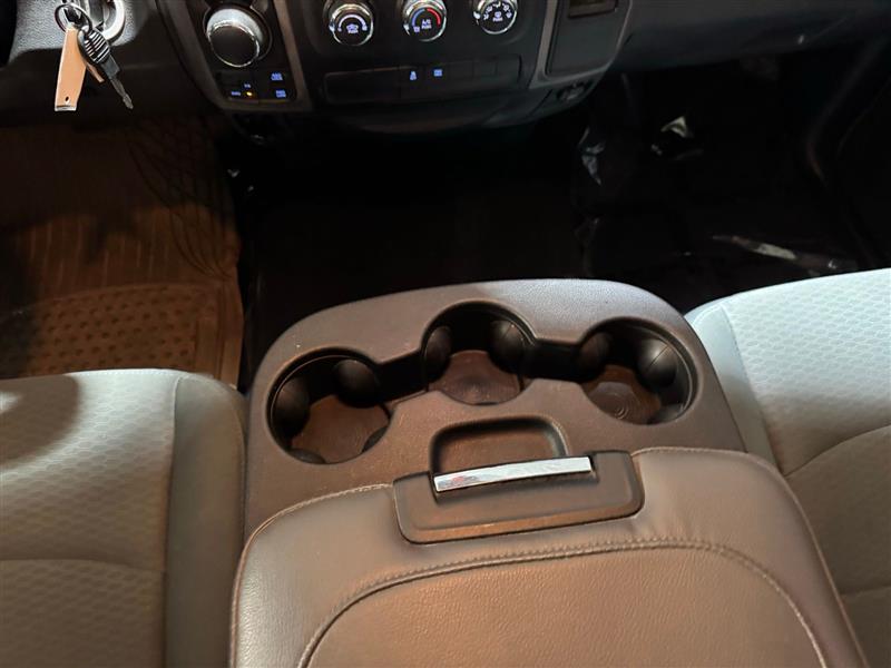 RAM 1500 Tradesman Quad Cab 4WD 2016 RAM 1500 Tradesman Quad Cab 4WD 2016