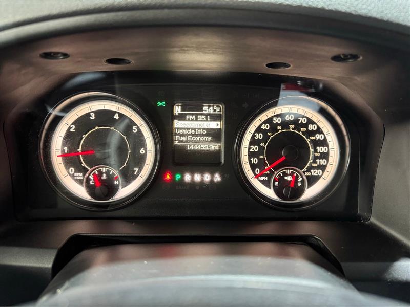 RAM 1500 Tradesman Quad Cab 4WD 2016 RAM 1500 Tradesman Quad Cab 4WD 2016