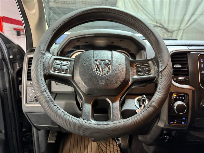 RAM 1500 Tradesman Quad Cab 4WD 2016 RAM 1500 Tradesman Quad Cab 4WD 2016