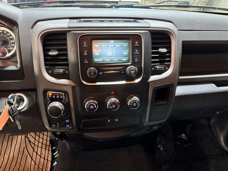 RAM 1500 Tradesman Quad Cab 4WD 2016 RAM 1500 Tradesman Quad Cab 4WD 2016