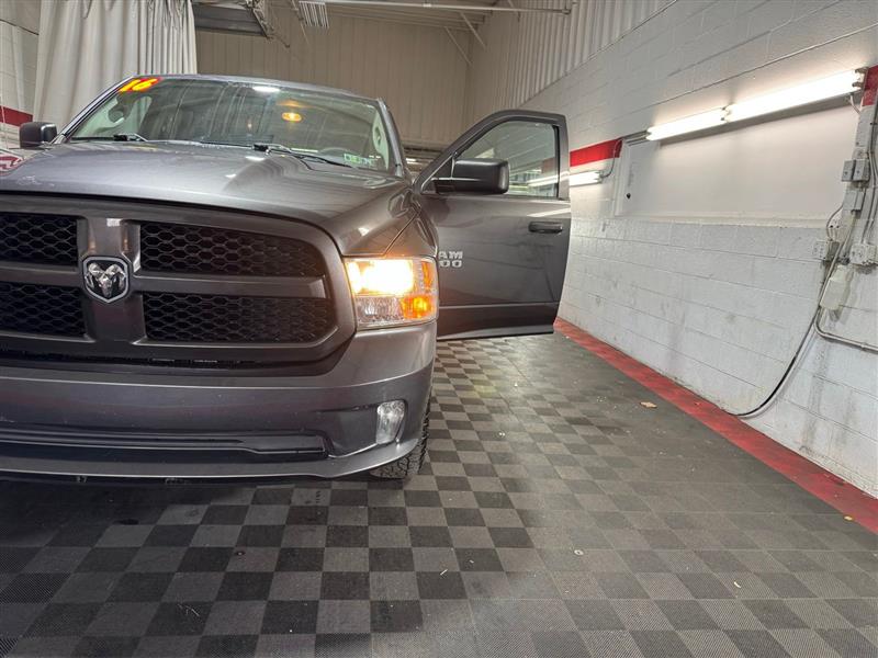 RAM 1500 Tradesman Quad Cab 4WD 2016 RAM 1500 Tradesman Quad Cab 4WD 2016