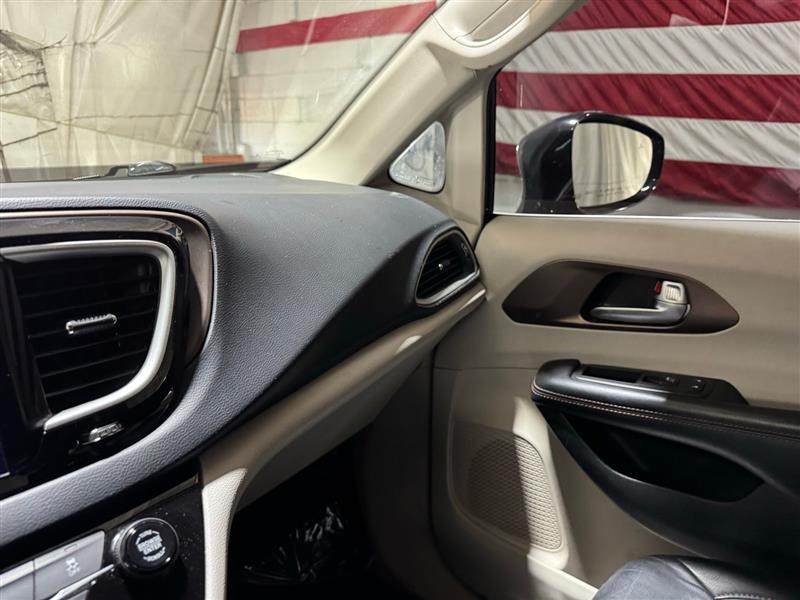 Chrysler Pacifica Touring-L 2017