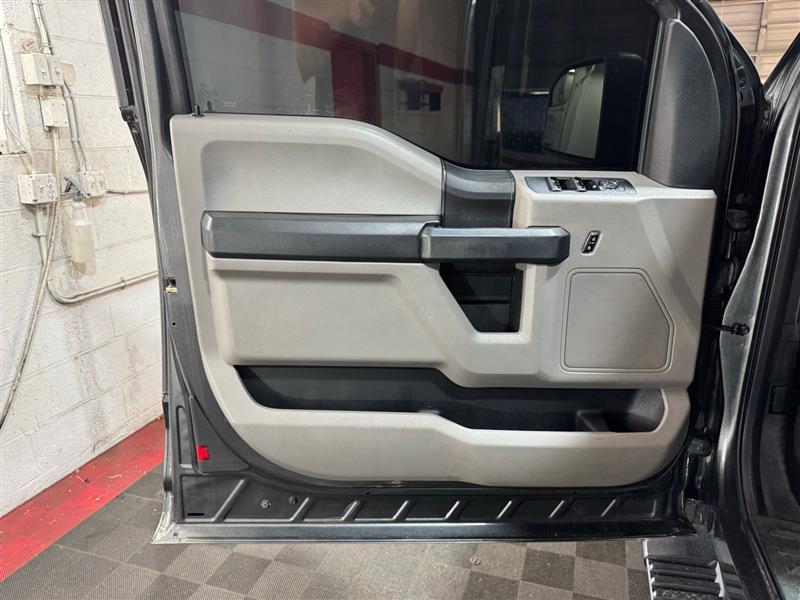 Ford F-150 XL SuperCab 8-ft. Bed 4WD 2017 Ford F-150 XL SuperCab 8-ft. Bed 4WD 2017