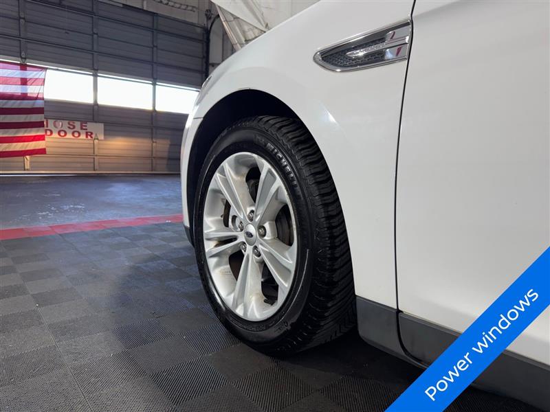 Ford Taurus SE FWD 2015