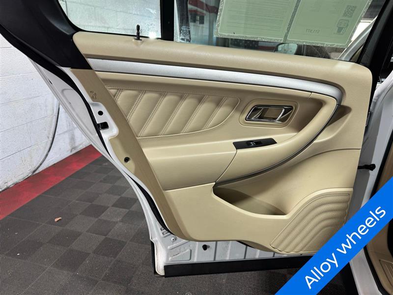 Ford Taurus SE FWD 2015