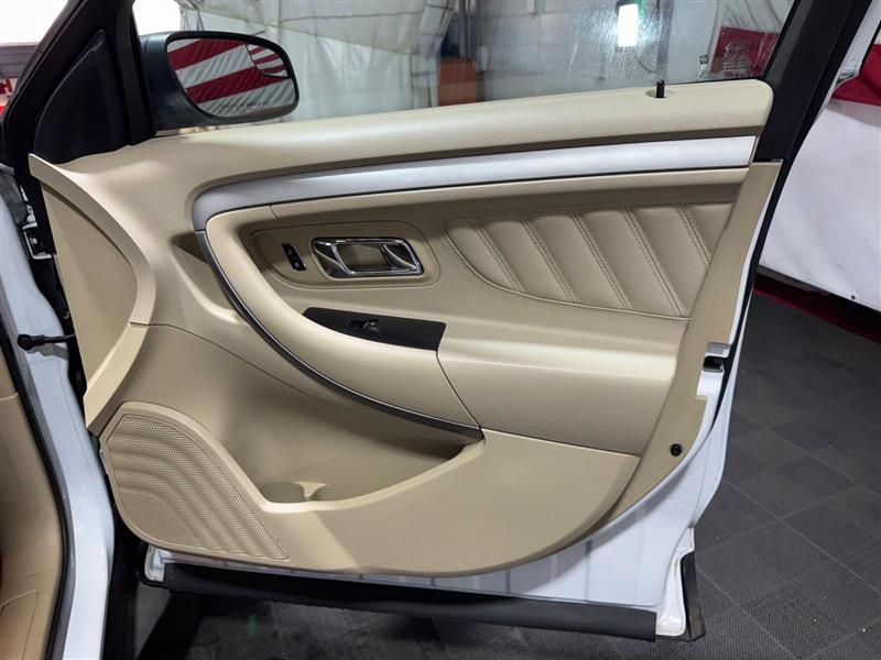 Ford Taurus SE FWD 2015