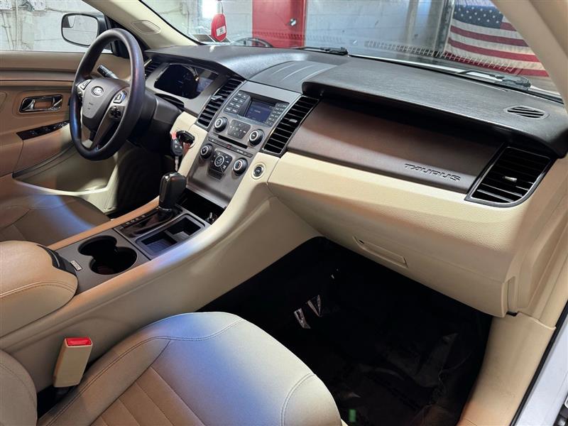 Ford Taurus SE FWD 2015