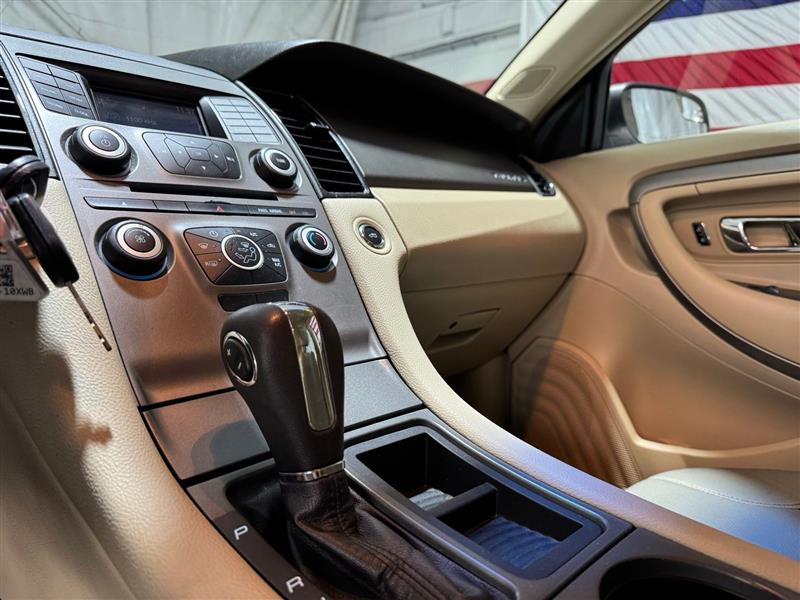 Ford Taurus SE FWD 2015