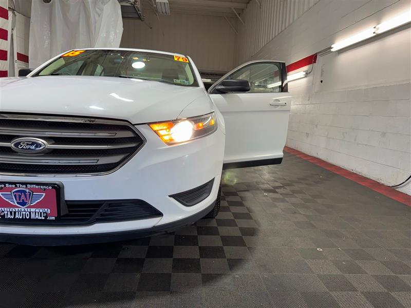 Ford Taurus SE FWD 2015