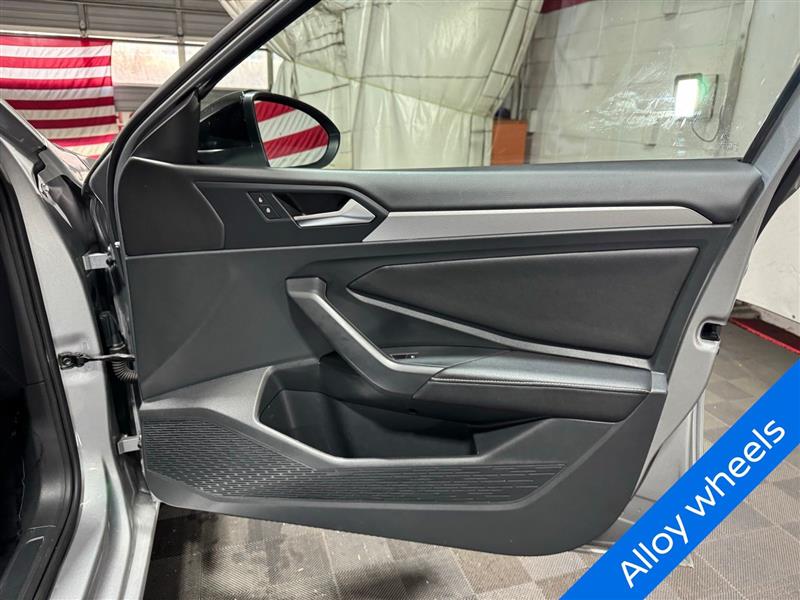 Volkswagen Jetta Sport 2023