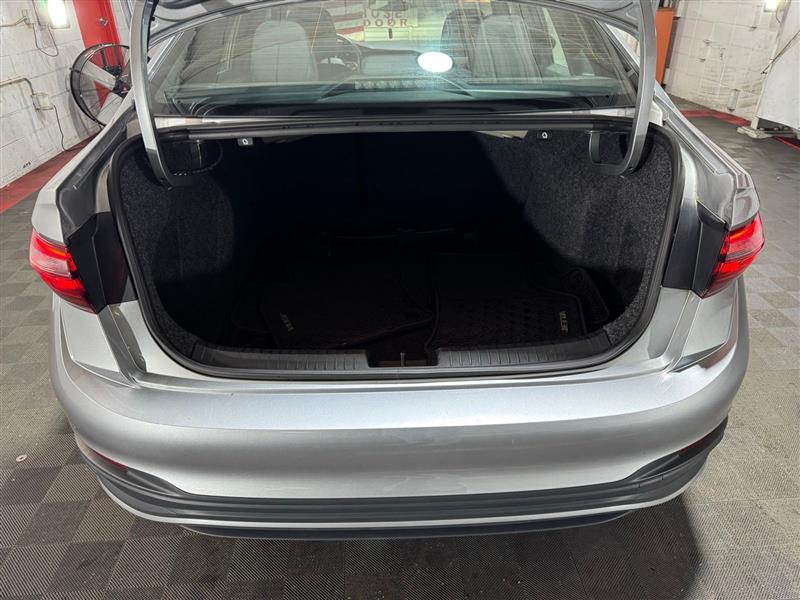 Volkswagen Jetta Sport 2023