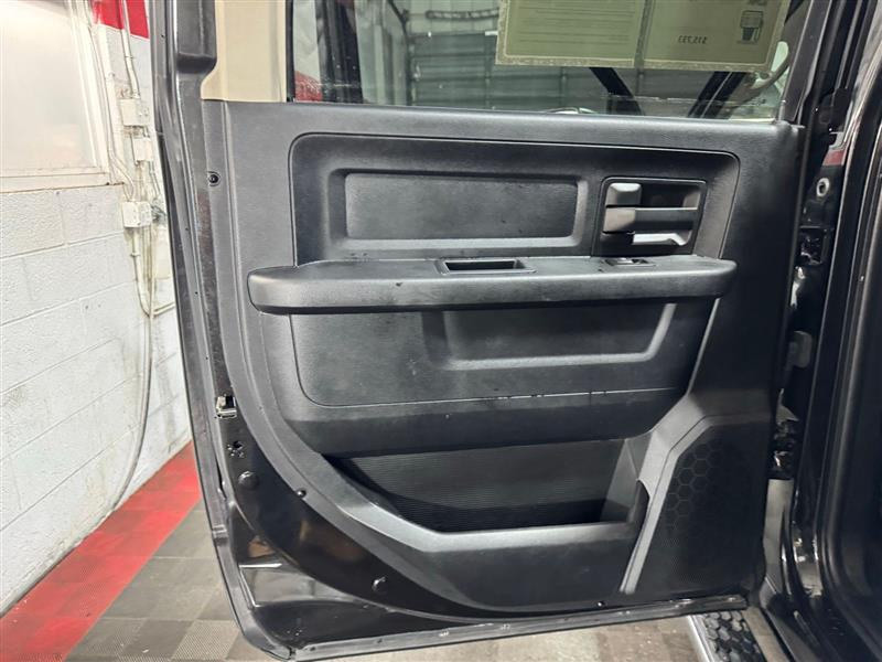 RAM 1500 Tradesman Crew Cab SWB 4WD 2017