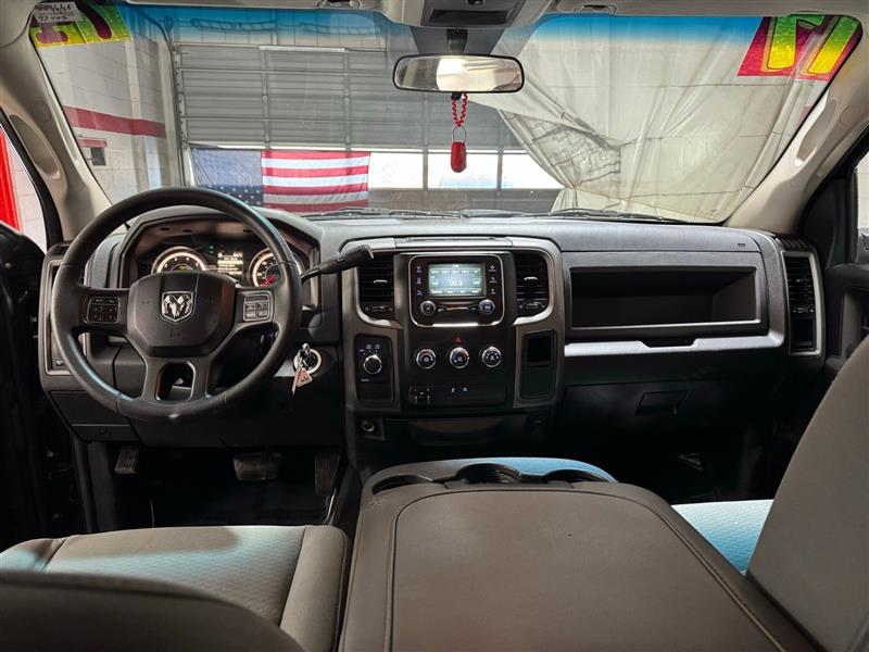 RAM 1500 Tradesman Crew Cab SWB 4WD 2017