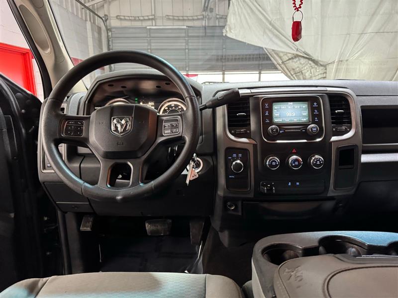 RAM 1500 Tradesman Crew Cab SWB 4WD 2017