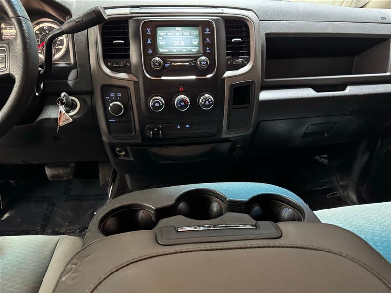 RAM 1500 Tradesman Crew Cab SWB 4WD 2017