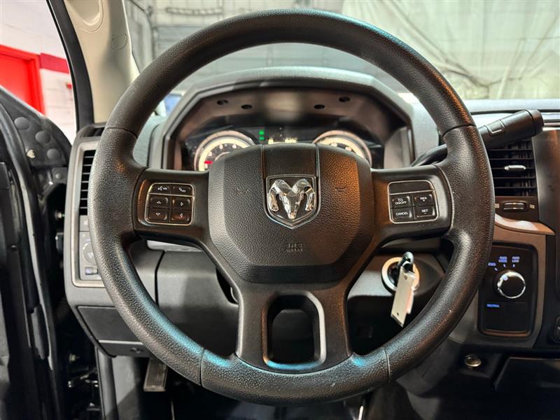 RAM 1500 Tradesman Crew Cab SWB 4WD 2017