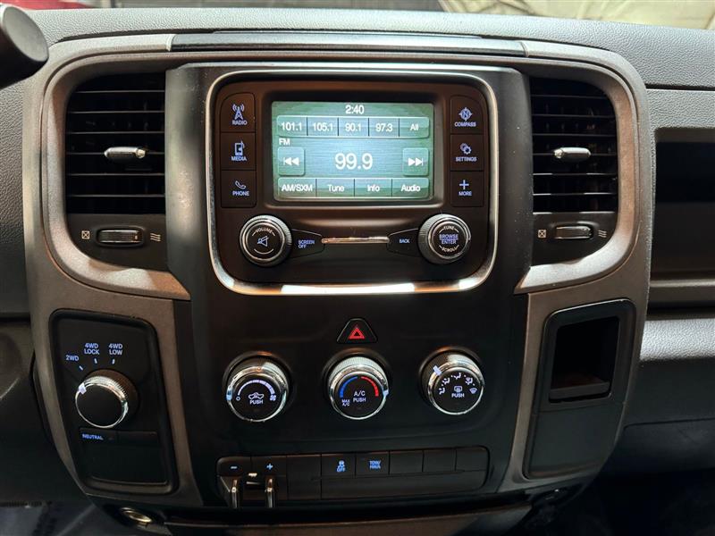 RAM 1500 Tradesman Crew Cab SWB 4WD 2017